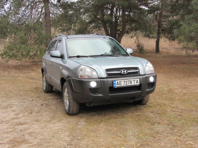 Синий Хендай Туксон, объемом двигателя 2 л и пробегом 180 тыс. км за 8000 $, фото 3 на Automoto.ua