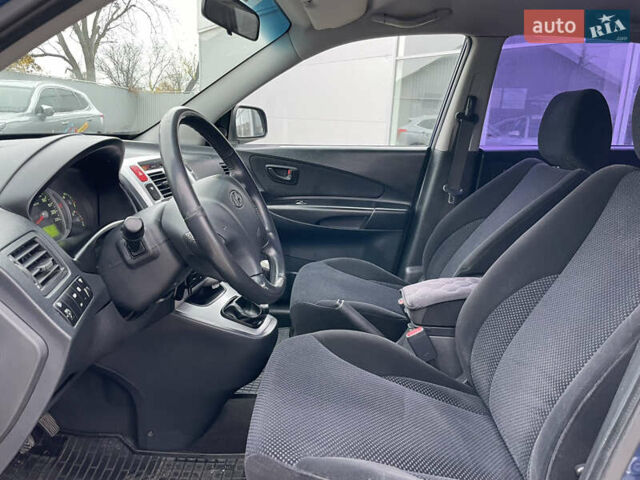 Синий Хендай Туксон, объемом двигателя 1.98 л и пробегом 163 тыс. км за 8000 $, фото 9 на Automoto.ua