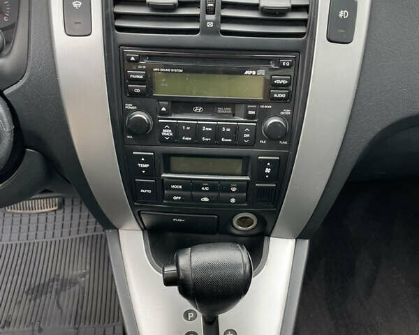 Хендай Туксон 2007 у Києві на Automoto.ua Синій Хендай Туксон, об'ємом двигуна 1.98 л та пробігом 213 тис. км за 7500 $, фото 6 на Automoto.ua