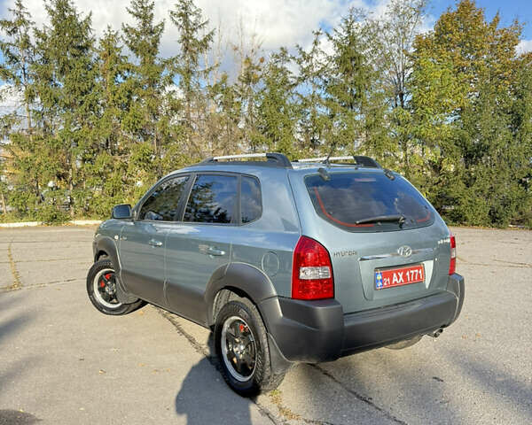 Синий Хендай Туксон, объемом двигателя 2 л и пробегом 205 тыс. км за 7500 $, фото 6 на Automoto.ua