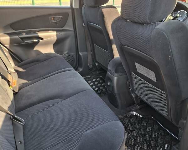 Синій Хендай Туксон, об'ємом двигуна 2 л та пробігом 158 тис. км за 8500 $, фото 12 на Automoto.ua