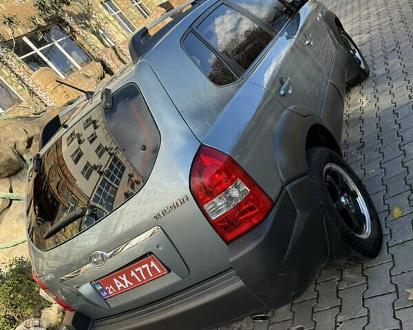 Синій Хендай Туксон, об'ємом двигуна 2 л та пробігом 203 тис. км за 7800 $, фото 5 на Automoto.ua