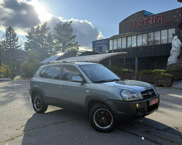 Синій Хендай Туксон, об'ємом двигуна 2 л та пробігом 203 тис. км за 7800 $, фото 7 на Automoto.ua