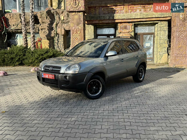 Синий Хендай Туксон, объемом двигателя 2 л и пробегом 205 тыс. км за 7500 $, фото 9 на Automoto.ua