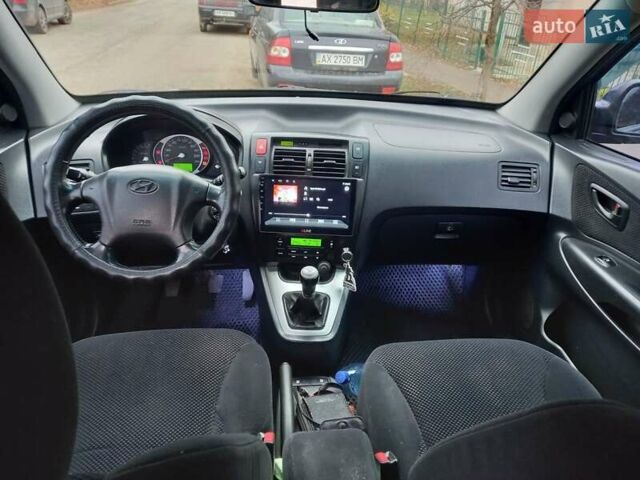 Синий Хендай Туксон, объемом двигателя 2 л и пробегом 170 тыс. км за 8500 $, фото 5 на Automoto.ua