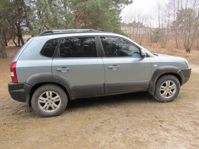 Синий Хендай Туксон, объемом двигателя 2 л и пробегом 180 тыс. км за 8000 $, фото 5 на Automoto.ua