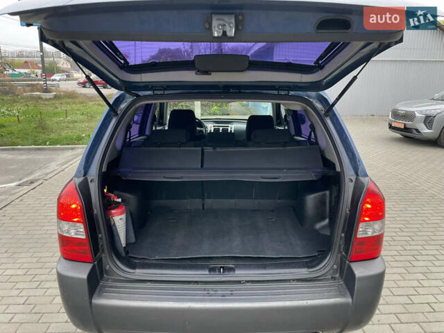 Синий Хендай Туксон, объемом двигателя 1.98 л и пробегом 163 тыс. км за 8000 $, фото 14 на Automoto.ua