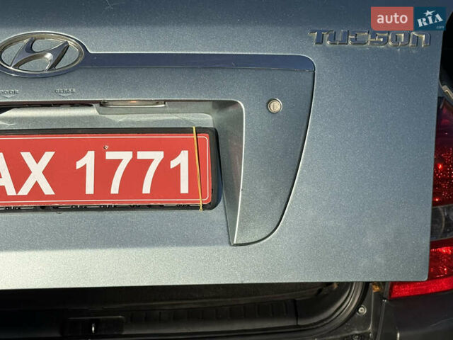 Синій Хендай Туксон, об'ємом двигуна 2 л та пробігом 203 тис. км за 7800 $, фото 20 на Automoto.ua