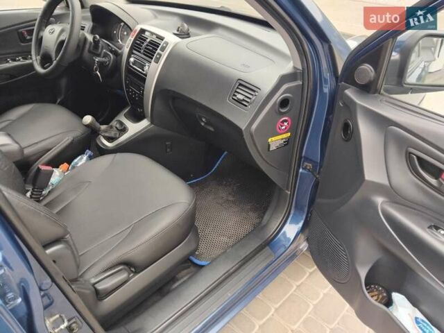 Синий Хендай Туксон, объемом двигателя 1.98 л и пробегом 201 тыс. км за 9400 $, фото 8 на Automoto.ua