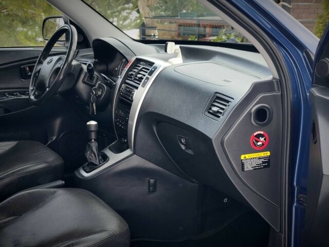 Синий Хендай Туксон, объемом двигателя 2 л и пробегом 204 тыс. км за 8500 $, фото 13 на Automoto.ua