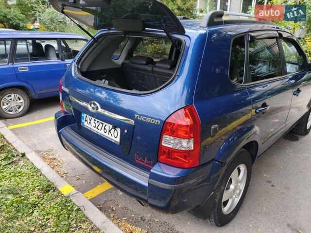 Синій Хендай Туксон, об'ємом двигуна 1.98 л та пробігом 258 тис. км за 8600 $, фото 4 на Automoto.ua