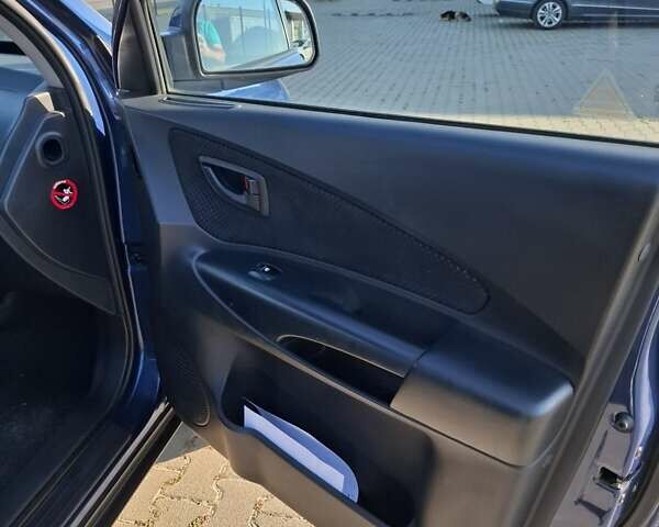 Синій Хендай Туксон, об'ємом двигуна 2 л та пробігом 158 тис. км за 8500 $, фото 16 на Automoto.ua