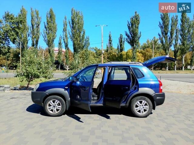 Синий Хендай Туксон, объемом двигателя 1.98 л и пробегом 203 тыс. км за 7000 $, фото 9 на Automoto.ua