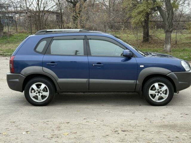 Синий Хендай Туксон, объемом двигателя 2 л и пробегом 279 тыс. км за 6280 $, фото 3 на Automoto.ua