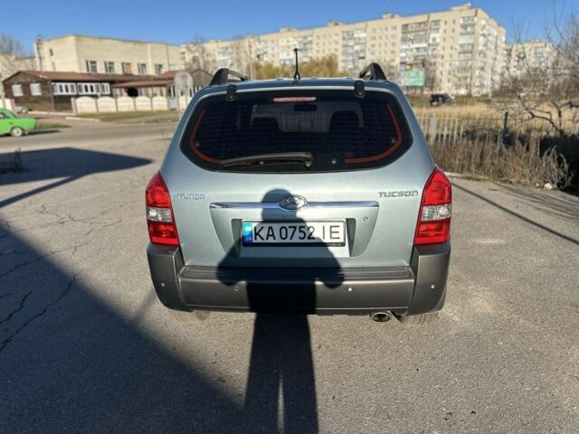Синий Хендай Туксон, объемом двигателя 2 л и пробегом 187 тыс. км за 8200 $, фото 3 на Automoto.ua