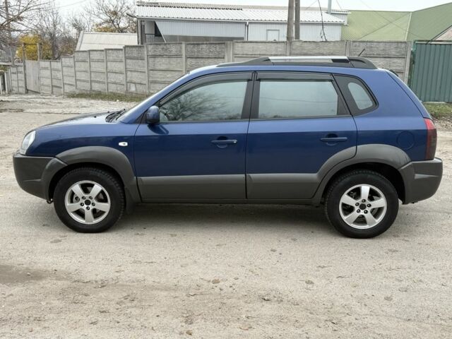 Синий Хендай Туксон, объемом двигателя 2 л и пробегом 279 тыс. км за 6280 $, фото 2 на Automoto.ua