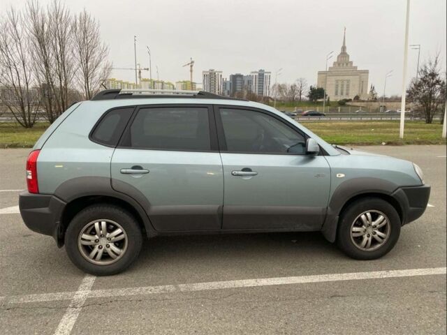 Синий Хендай Туксон, объемом двигателя 2 л и пробегом 179 тыс. км за 6500 $, фото 2 на Automoto.ua