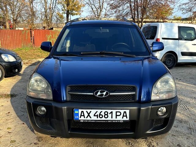 Синий Хендай Туксон, объемом двигателя 2 л и пробегом 208 тыс. км за 6700 $, фото 2 на Automoto.ua