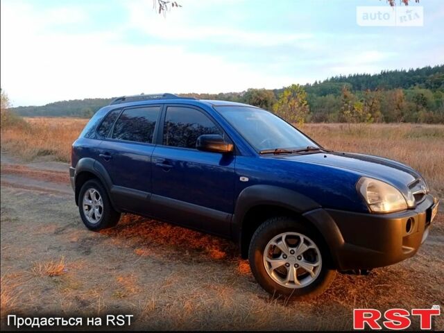 Синий Хендай Туксон, объемом двигателя 2 л и пробегом 220 тыс. км за 8500 $, фото 3 на Automoto.ua