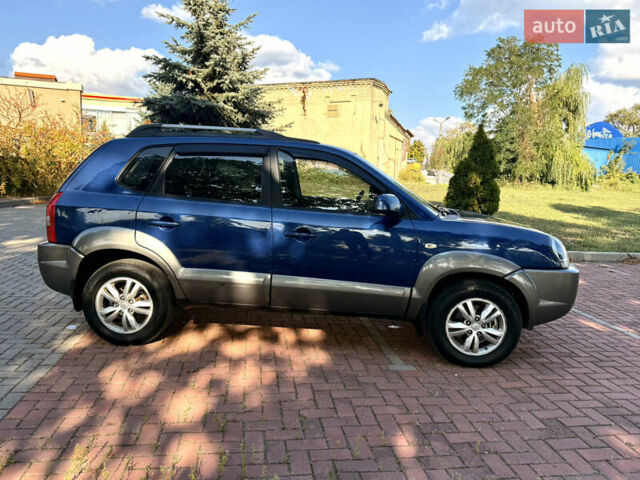 Синий Хендай Туксон, объемом двигателя 2 л и пробегом 168 тыс. км за 7500 $, фото 3 на Automoto.ua