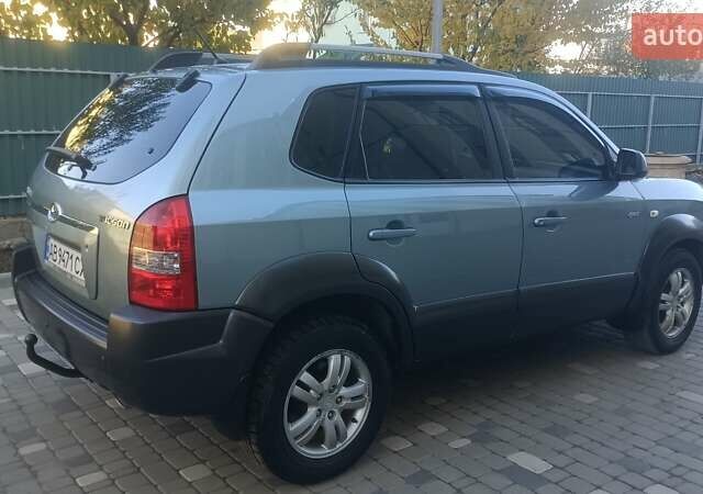 Синий Хендай Туксон, объемом двигателя 1.98 л и пробегом 183 тыс. км за 6700 $, фото 2 на Automoto.ua