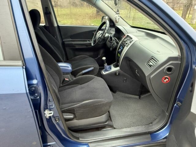 Синий Хендай Туксон, объемом двигателя 2 л и пробегом 279 тыс. км за 6280 $, фото 12 на Automoto.ua