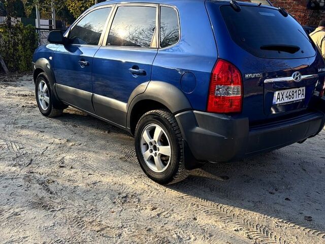Синий Хендай Туксон, объемом двигателя 2 л и пробегом 208 тыс. км за 6700 $, фото 5 на Automoto.ua