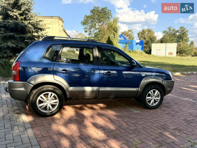 Синий Хендай Туксон, объемом двигателя 2 л и пробегом 168 тыс. км за 7500 $, фото 4 на Automoto.ua