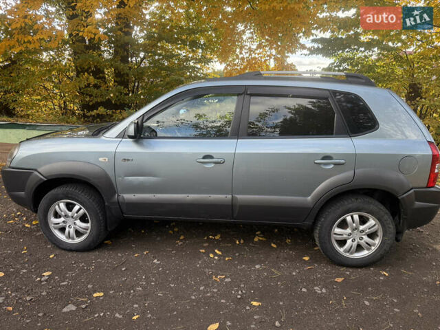 Синий Хендай Туксон, объемом двигателя 1.98 л и пробегом 200 тыс. км за 7700 $, фото 4 на Automoto.ua
