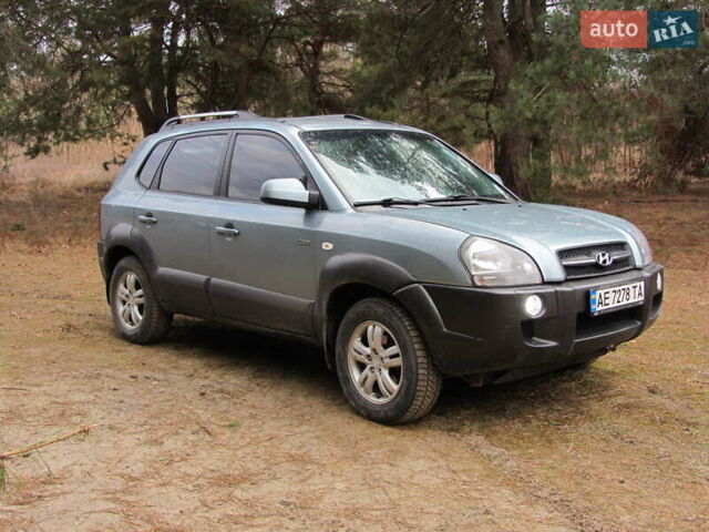 Синий Хендай Туксон, объемом двигателя 1.97 л и пробегом 195 тыс. км за 8000 $, фото 2 на Automoto.ua