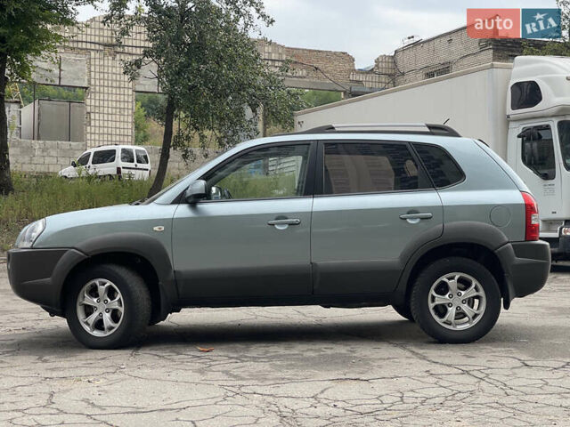 Синий Хендай Туксон, объемом двигателя 2.7 л и пробегом 220 тыс. км за 7900 $, фото 2 на Automoto.ua