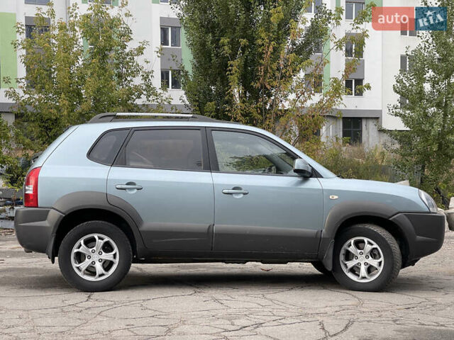 Синий Хендай Туксон, объемом двигателя 2.7 л и пробегом 220 тыс. км за 7900 $, фото 4 на Automoto.ua