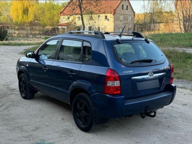 Синий Хендай Туксон, объемом двигателя 0 л и пробегом 170 тыс. км за 2400 $, фото 2 на Automoto.ua