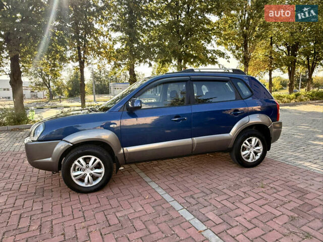 Синий Хендай Туксон, объемом двигателя 2 л и пробегом 168 тыс. км за 7500 $, фото 2 на Automoto.ua
