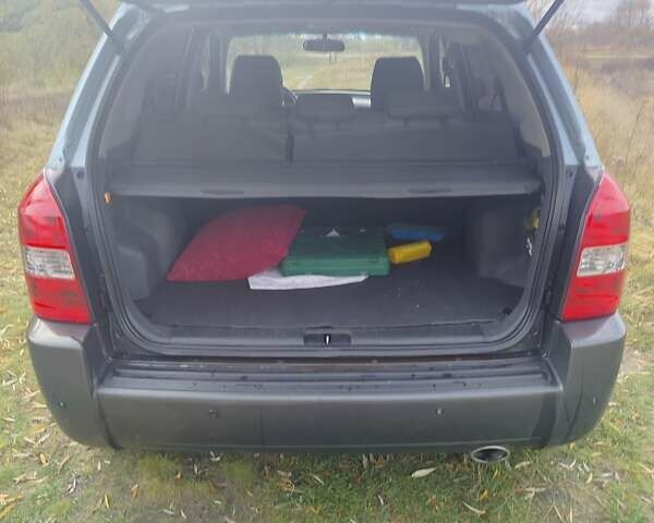 Хендай Туксон 2008 у Шостке на Automoto.ua Синій Хендай Туксон, об'ємом двигуна 2 л та пробігом 196 тис. км за 8000 $, фото 1 на Automoto.ua