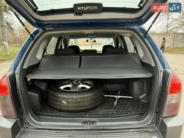 Синий Хендай Туксон, объемом двигателя 2 л и пробегом 270 тыс. км за 6250 $, фото 21 на Automoto.ua