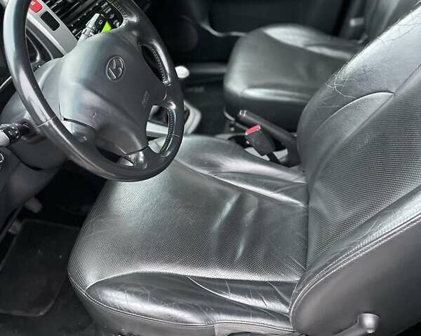 Синий Хендай Туксон, объемом двигателя 1.98 л и пробегом 168 тыс. км за 8500 $, фото 4 на Automoto.ua