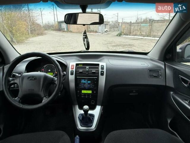 Синий Хендай Туксон, объемом двигателя 2 л и пробегом 270 тыс. км за 6250 $, фото 16 на Automoto.ua