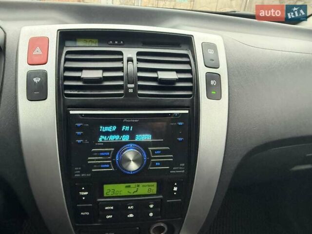 Синий Хендай Туксон, объемом двигателя 2 л и пробегом 270 тыс. км за 6250 $, фото 17 на Automoto.ua