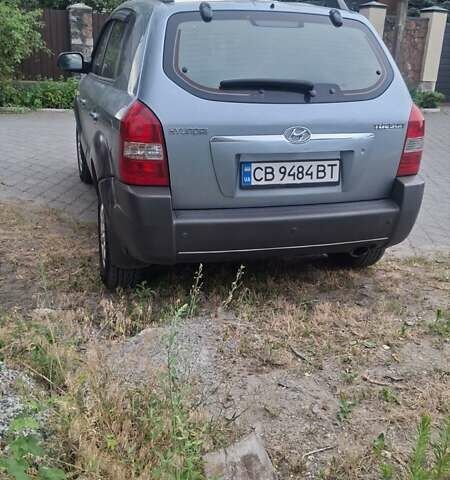 Синий Хендай Туксон, объемом двигателя 1.98 л и пробегом 310 тыс. км за 8200 $, фото 5 на Automoto.ua