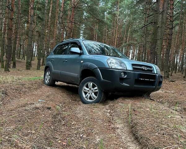 Синий Хендай Туксон, объемом двигателя 1.98 л и пробегом 233 тыс. км за 8650 $, фото 2 на Automoto.ua