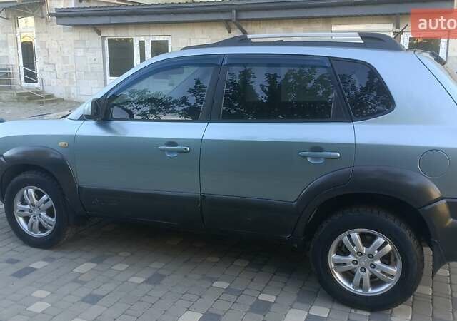 Синий Хендай Туксон, объемом двигателя 1.98 л и пробегом 183 тыс. км за 6700 $, фото 6 на Automoto.ua