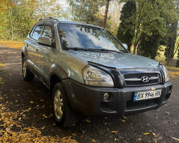Синий Хендай Туксон, объемом двигателя 1.98 л и пробегом 200 тыс. км за 7700 $, фото 1 на Automoto.ua