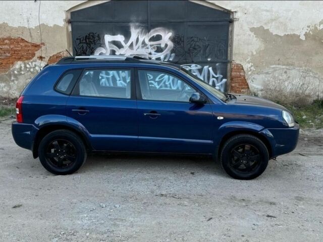 Синий Хендай Туксон, объемом двигателя 0 л и пробегом 170 тыс. км за 2400 $, фото 1 на Automoto.ua