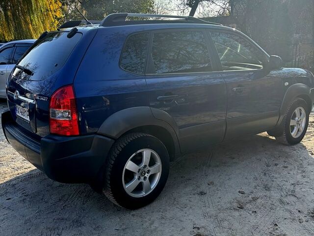 Синий Хендай Туксон, объемом двигателя 2 л и пробегом 208 тыс. км за 6700 $, фото 6 на Automoto.ua