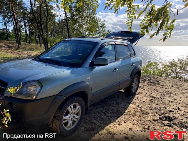 Синий Хендай Туксон, объемом двигателя 2 л и пробегом 233 тыс. км за 8300 $, фото 1 на Automoto.ua