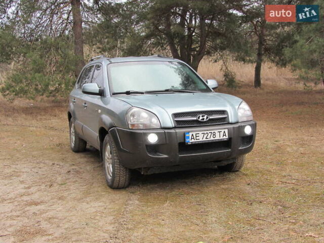 Синий Хендай Туксон, объемом двигателя 1.97 л и пробегом 195 тыс. км за 8000 $, фото 1 на Automoto.ua