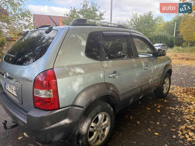 Синий Хендай Туксон, объемом двигателя 1.98 л и пробегом 200 тыс. км за 7700 $, фото 9 на Automoto.ua