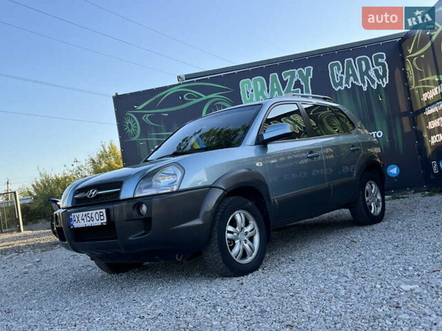 Синий Хендай Туксон, объемом двигателя 2 л и пробегом 317 тыс. км за 9600 $, фото 2 на Automoto.ua