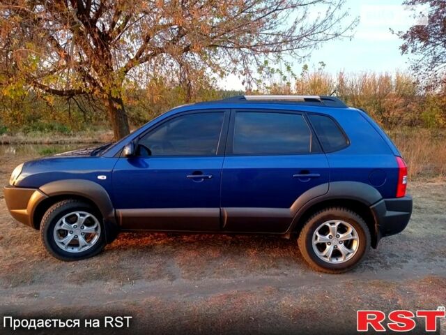 Синий Хендай Туксон, объемом двигателя 2 л и пробегом 220 тыс. км за 8500 $, фото 1 на Automoto.ua